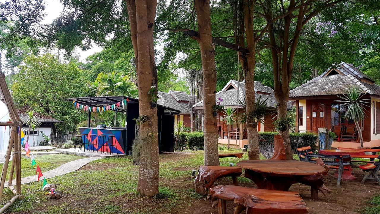 Brick House Hostel Pai Bagian luar foto