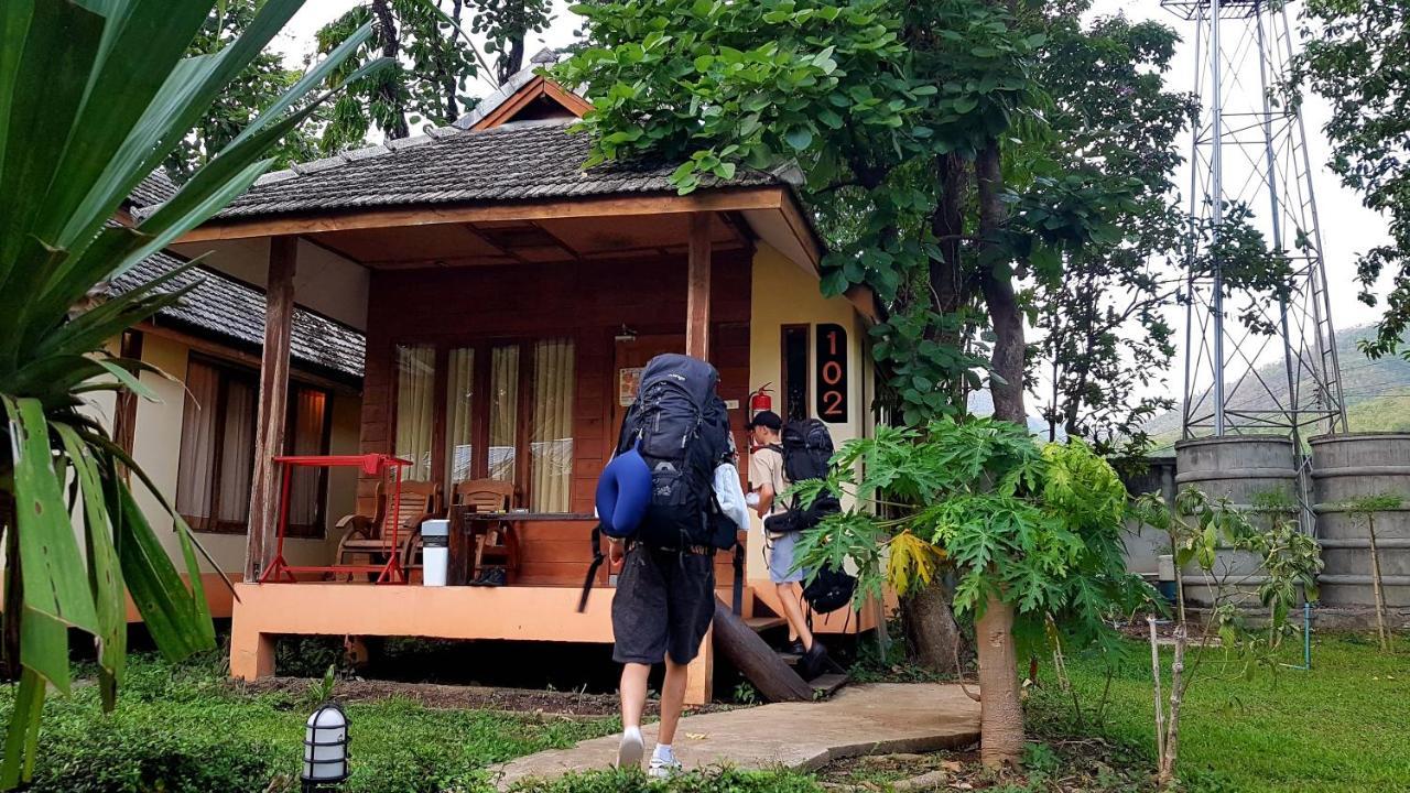 Brick House Hostel Pai Bagian luar foto