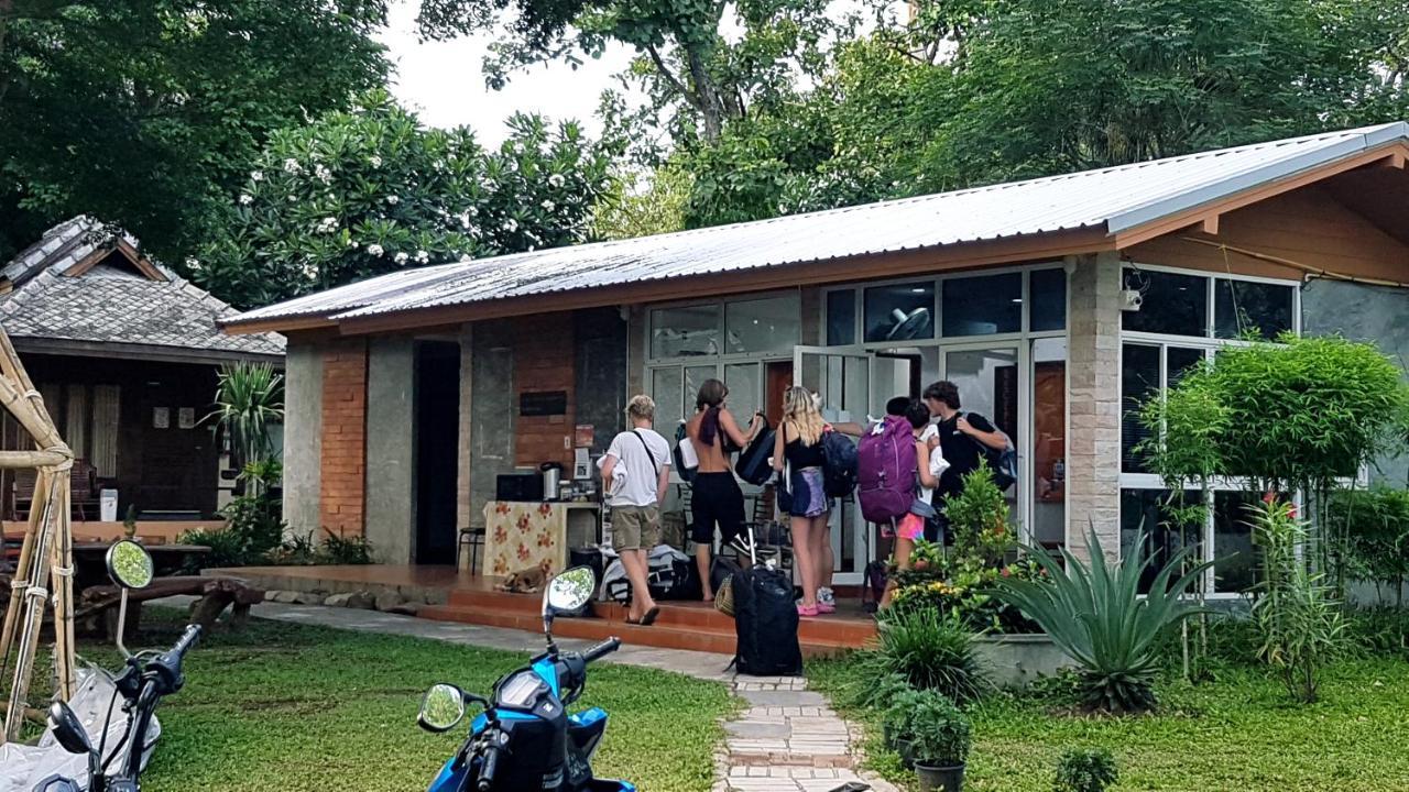 Brick House Hostel Pai Bagian luar foto