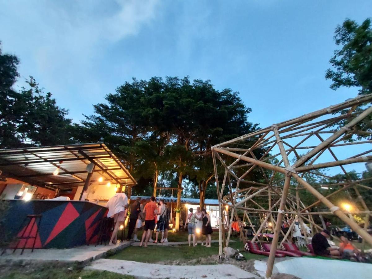 Brick House Hostel Pai Bagian luar foto