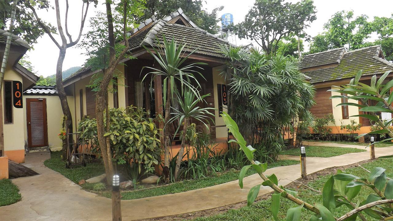 Brick House Hostel Pai Bagian luar foto