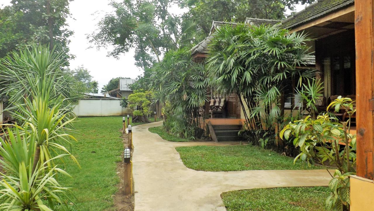 Brick House Hostel Pai Bagian luar foto